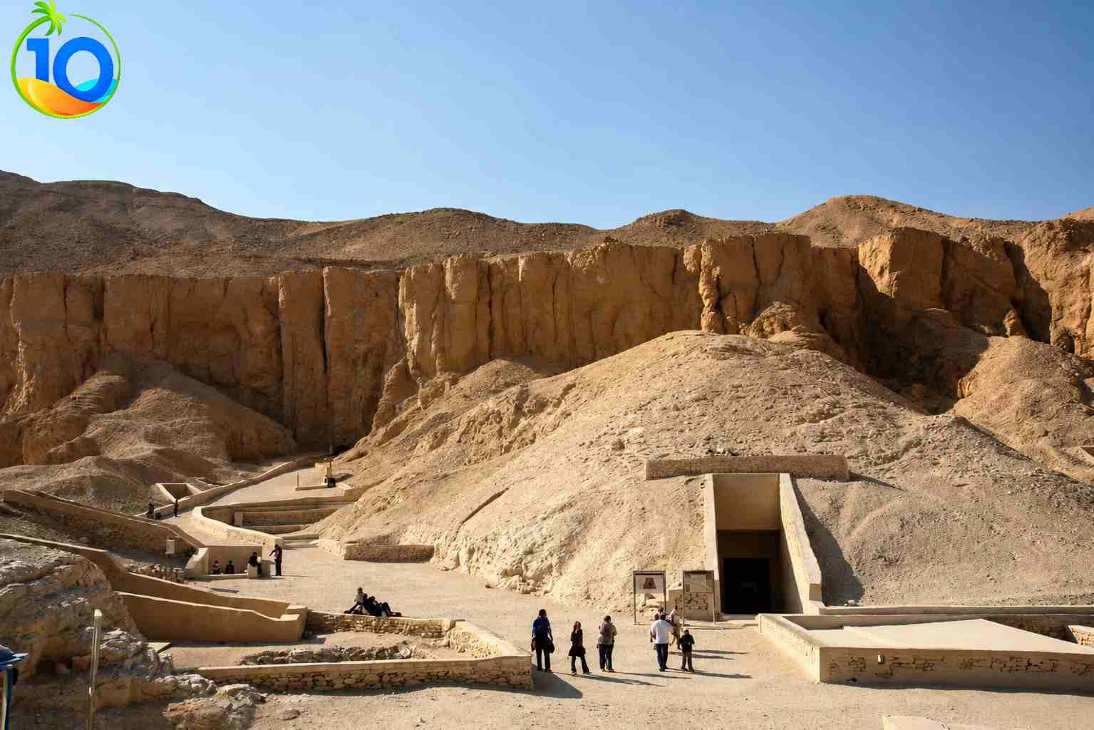 Luxor West Bank trip to Valley of the Kings and Queens